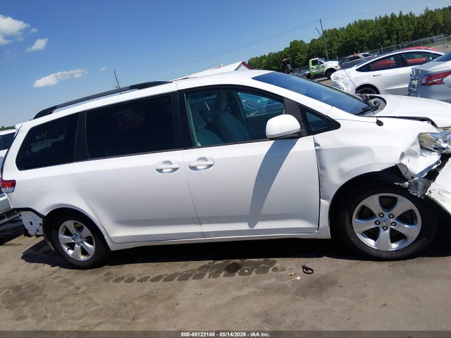 Toyota Sienna Le V6 8 Passenger