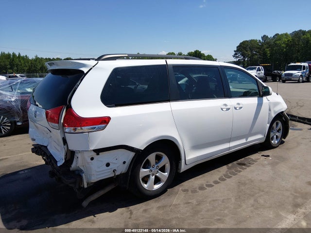 Toyota Sienna Le V6 8 Passenger