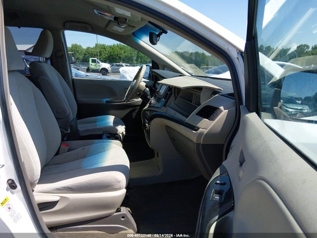 Toyota Sienna Le V6 8 Passenger