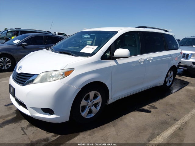 Toyota Sienna Le V6 8 Passenger