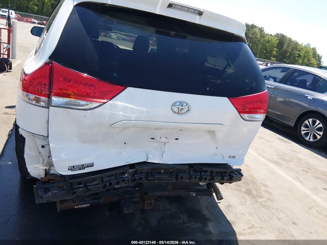 Toyota Sienna Le V6 8 Passenger