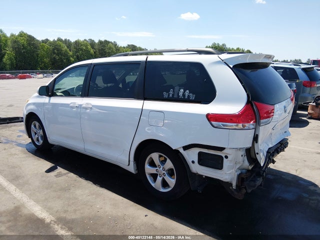 Toyota Sienna Le V6 8 Passenger