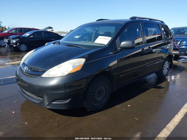 Toyota Sienna Le