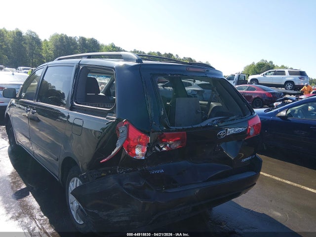 Toyota Sienna Le