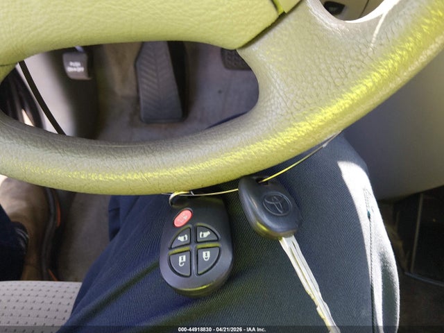 Toyota Sienna Le