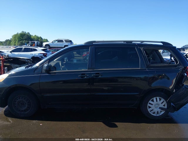 Toyota Sienna Le