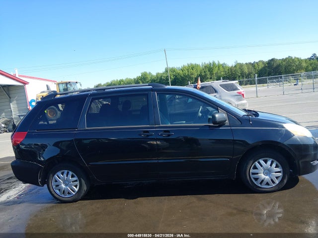 Toyota Sienna Le