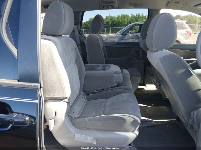 Toyota Sienna Le