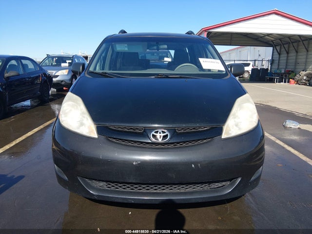 Toyota Sienna Le