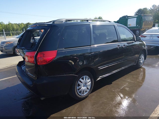 Toyota Sienna Le