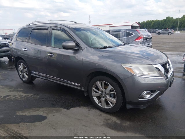 Salvage Nissan Pathfinder Image
