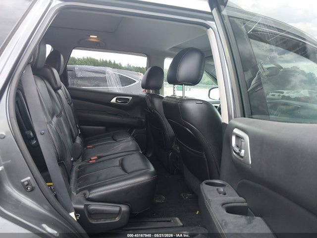 Nissan Pathfinder Platinum
