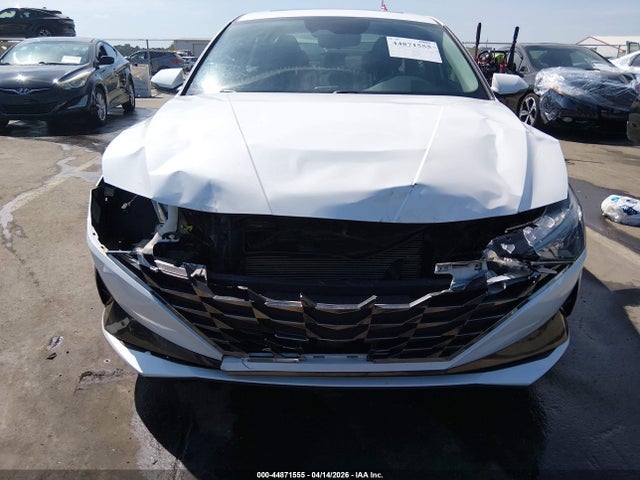 Hyundai ELANTRA Sel