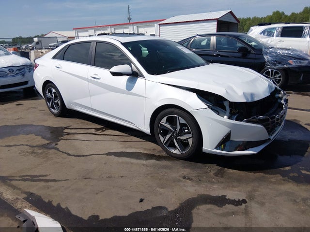 Salvage Hyundai ELANTRA Image