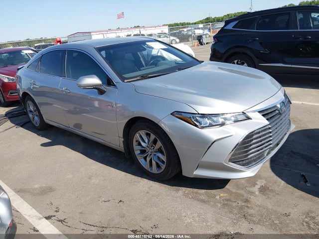 Salvage Toyota Avalon Hybrid Image