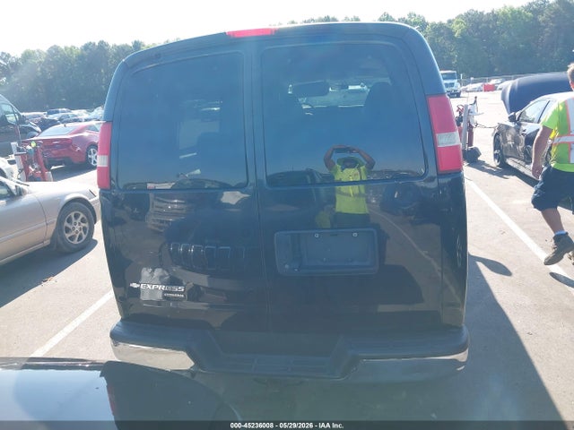 Chevrolet Express Lt