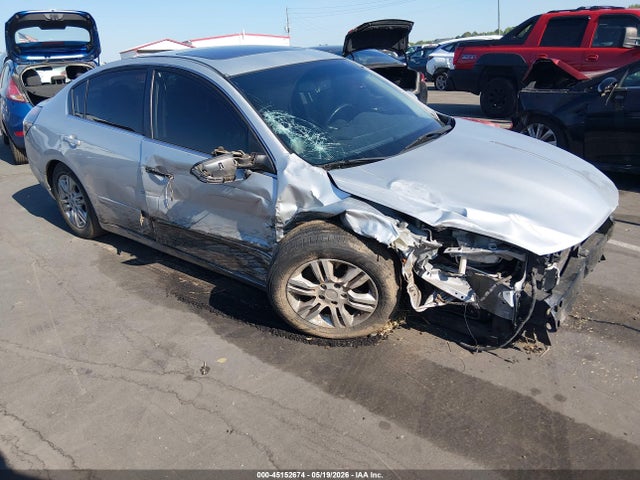 Salvage Nissan Altima Image