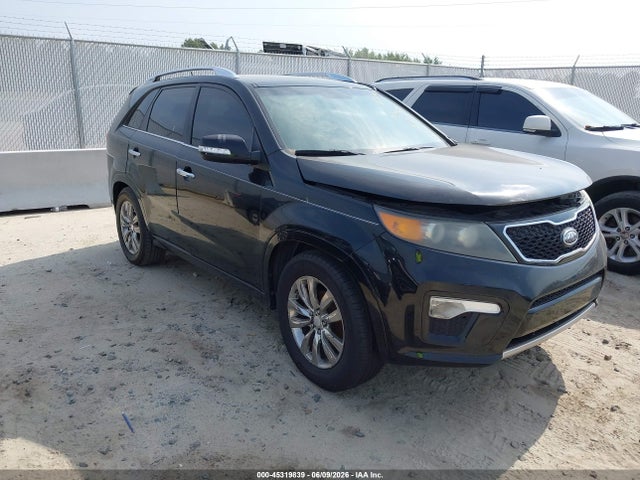 Salvage Kia Sorento Image