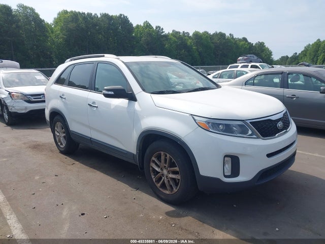 Salvage Kia Sorento Image