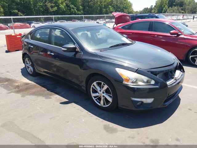 Salvage Nissan Altima Image