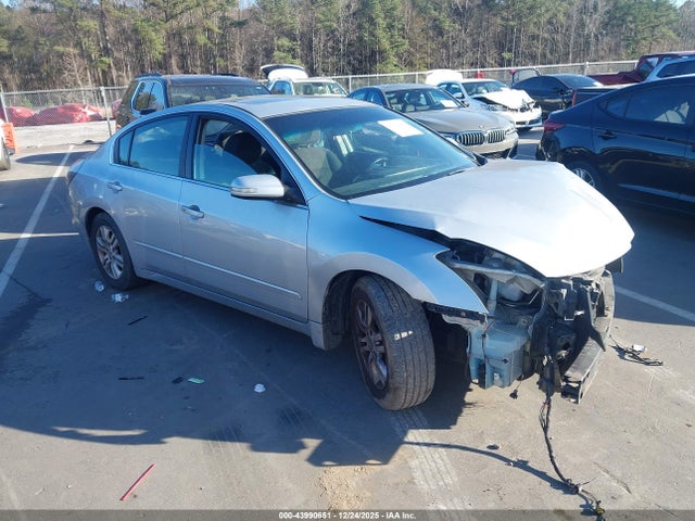 Salvage Nissan Altima Image