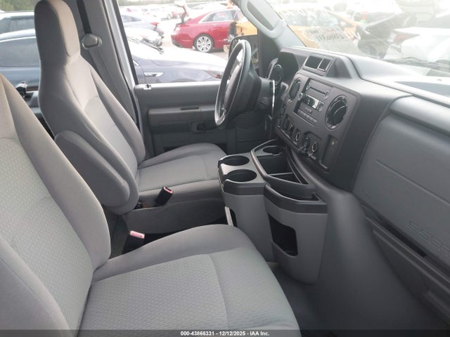 Ford E-350 Xlt
