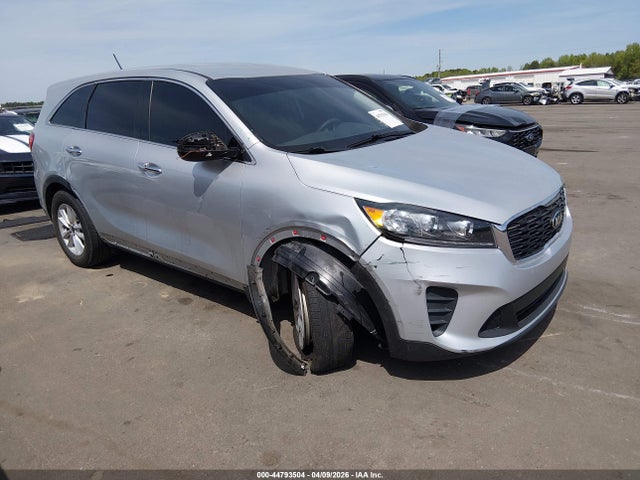 Salvage Kia Sorento Image