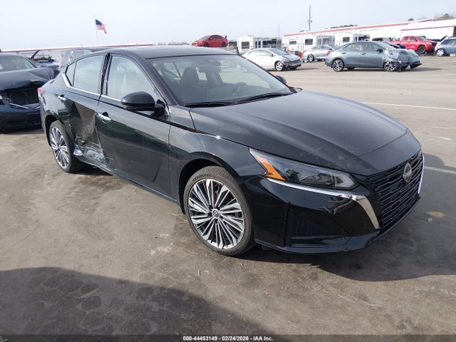 Salvage Nissan Altima Image
