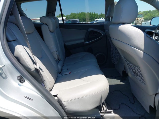 Toyota RAV4 Limited V6
