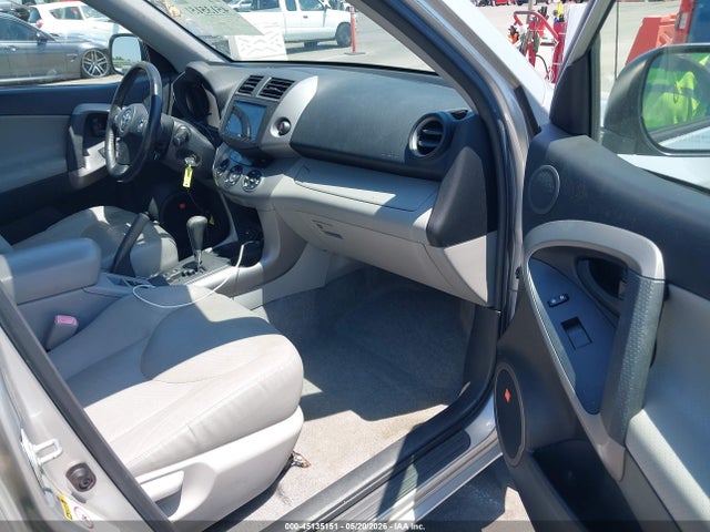 Toyota RAV4 Limited V6