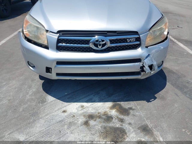 Toyota RAV4 Limited V6