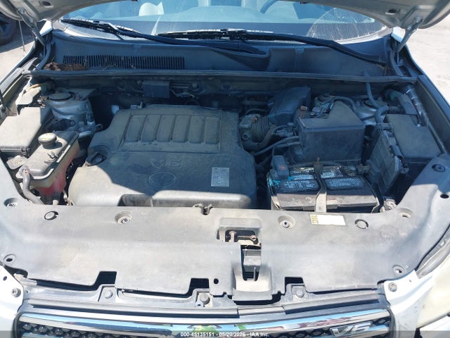 Toyota RAV4 Limited V6