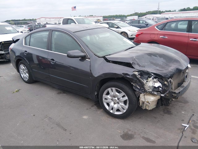 Salvage Nissan Altima Image
