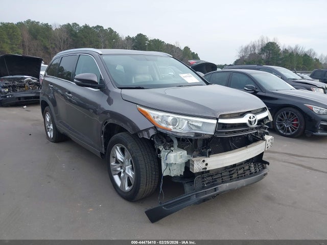 Salvage Toyota Highlander Image