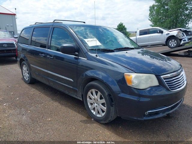 Salvage Chrysler Town & Country Image