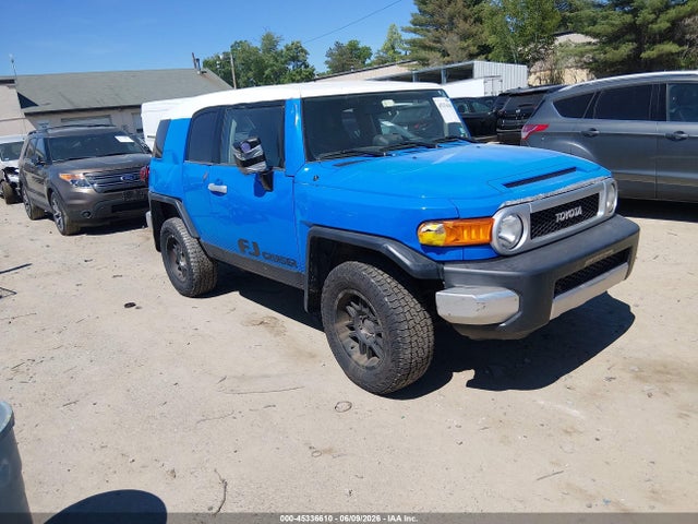 Salvage Toyota FJ Cruiser Image