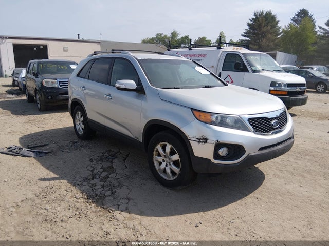 Salvage Kia Sorento Image