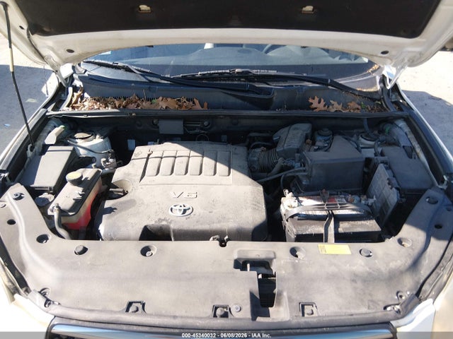 Toyota RAV4 Limited V6