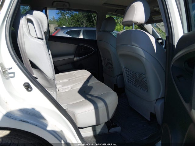 Toyota RAV4 Limited V6