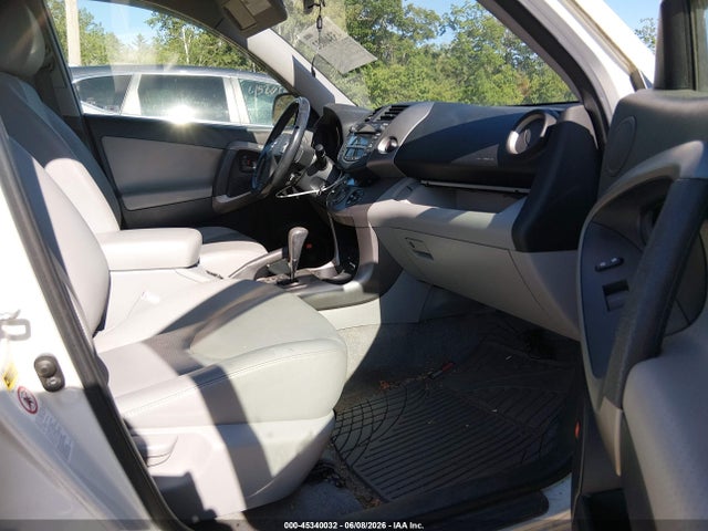 Toyota RAV4 Limited V6