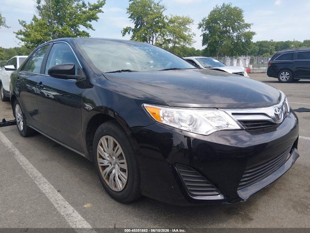 Salvage Toyota Camry Image