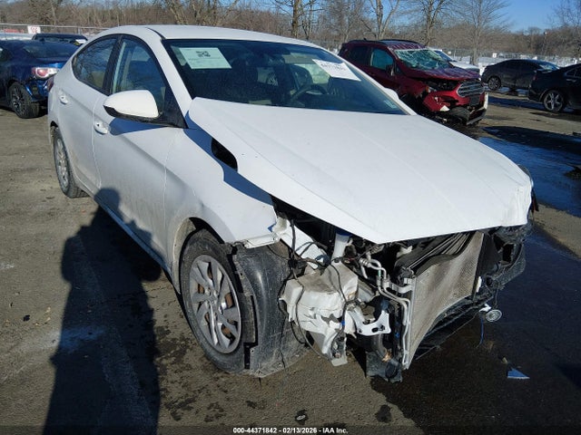 Salvage Hyundai ELANTRA Image
