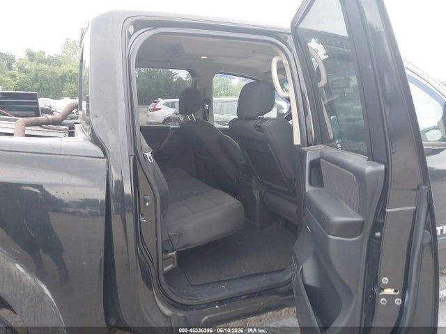Nissan Titan Se