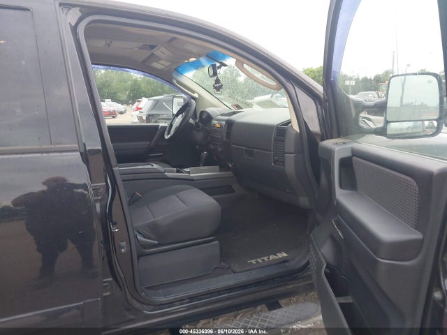 Nissan Titan Se