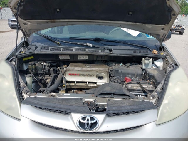 Toyota Sienna Le