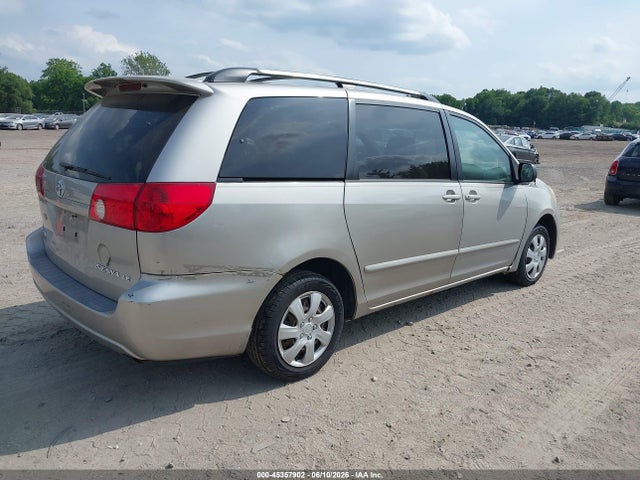 Toyota Sienna Le