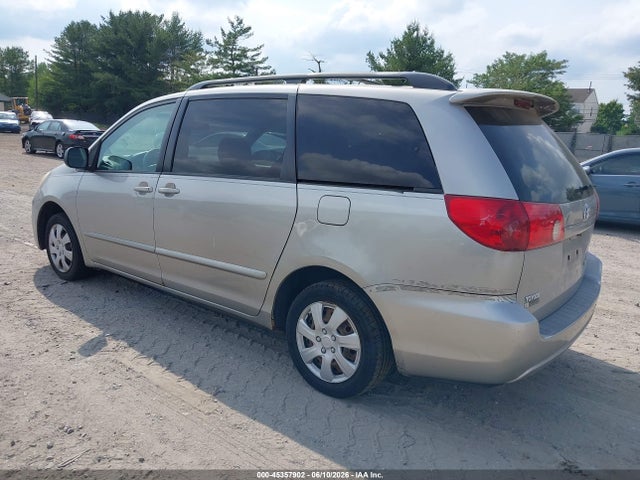 Toyota Sienna Le