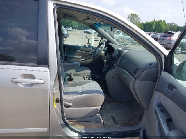 Toyota Sienna Le