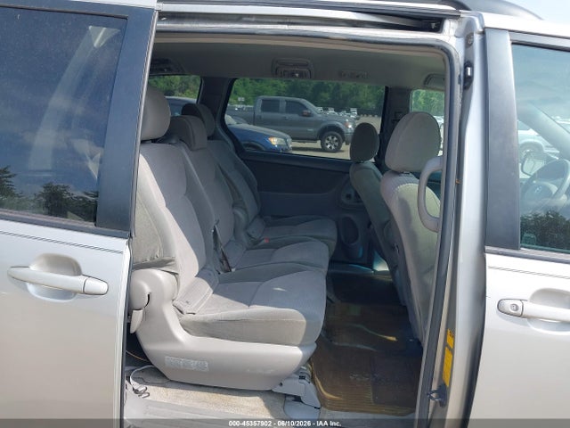 Toyota Sienna Le