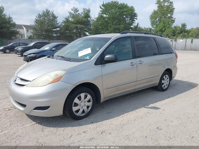 Toyota Sienna Le